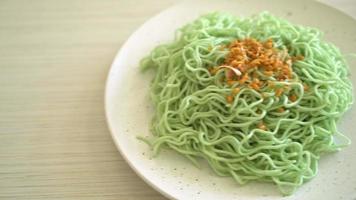 green jade noodle with garlic on plate