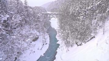 Shirahige queda d'água no inverno em Hokkaido video