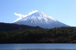 monte fuji y lago saiko en japón foto