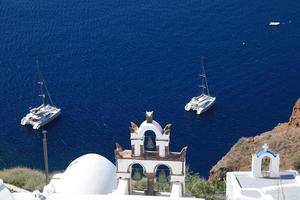 Hermosa vista de Oia en la isla de Santorini, Grecia foto