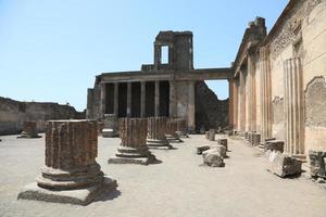 las ruinas de la antigua ciudad de pompei italia foto