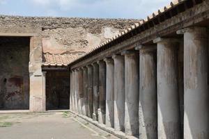 las ruinas de la antigua ciudad de pompei italia foto