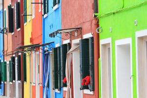 Paisaje urbano de casas de colores en la isla de Burano Italia foto