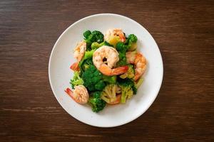 Stir-fried broccoli with shrimps photo