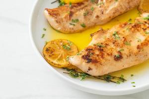 Grilled chicken with butter, lemon and garlic photo