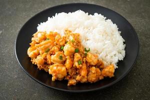 Stir-fried shrimps with garlic and shrimps paste photo