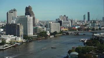 vacker byggnadsarkitektur runt bangkok city i thailand video