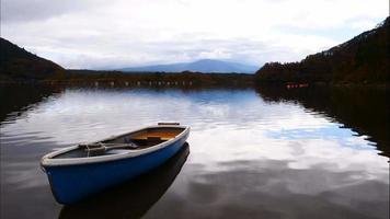 bela natureza em kawaguchiko com montanha fuji no japão video