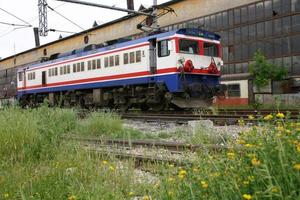 Electric locomotive that works with clean energy