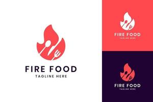 fuego comida espacio negativo diseño de logotipo vector