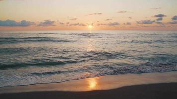 coucher de soleil sur la mer video