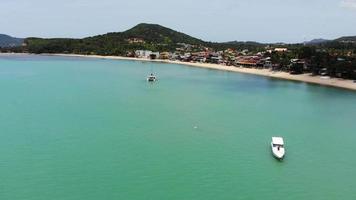 bella vista dall'alto della natura con mare oceano video