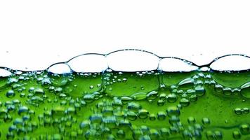 Öl-Wasser-Gemisch von Blasen in einem Aquarium video