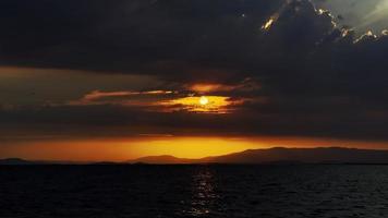 das Meer und der Sonnenuntergang am Nachmittag