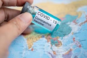 vacuna contra el coronavirus covid-19 en el mapa de asia foto