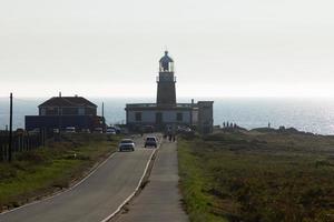 Faro de Corrubedo en el océano Atlántico, Galicia, España foto