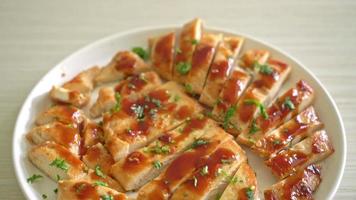 grilled honey chicken breast sliced video