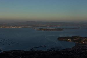 Vista general de la ría de Arosa en Galicia, España foto