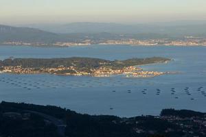 Vista general de la ría de Arosa en Galicia, España foto