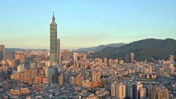 edificios de la ciudad de taipei en taiwán video