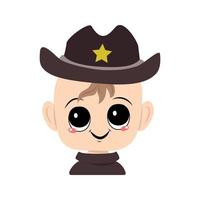 niño con ojos grandes y amplia sonrisa con sombrero de sheriff con estrella amarilla vector