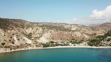 Flygfoto över Kourion Beach. limassol. Republiken Cypern. video