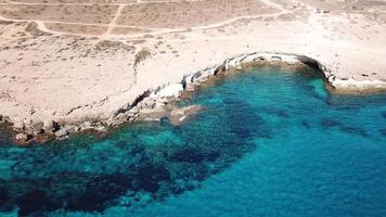 vista aerea capo cavo greco. mar Mediterraneo. Cipro video