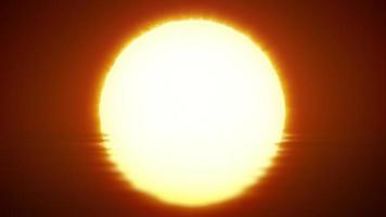 belo claro grande nascer do sol close-up. video
