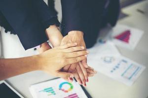 manos de gente de negocios, concepto de trabajo en equipo foto