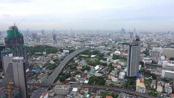 vacker byggnadsarkitektur runt bangkok city i thailand video