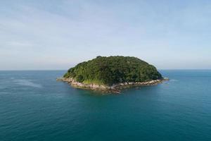 vista aérea del paisaje de la pequeña isla foto