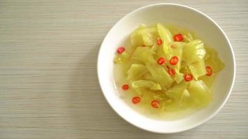 Salada picante de repolho em conserva ao estilo chinês video
