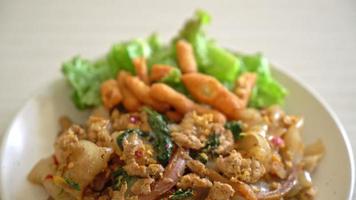 stir-fried noodles with minced pork and basil video