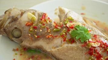 steamed grouper fish with lime and chilli video