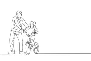 un dibujo continuo de un padre joven ayuda a su hija a aprender a andar en bicicleta en el campo juntos. concepto de lección de paternidad. Ilustración de vector gráfico de diseño de dibujo de línea única dinámica