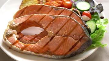 filete de salmón a la plancha con verduras video