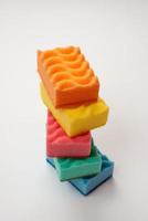 esponjas de cocina de colores foto
