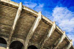 arena fútbol gran y hermoso edificio de construcción foto