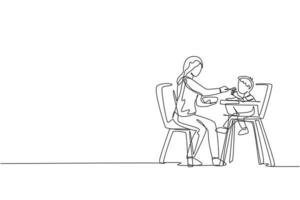 Un solo dibujo de línea de la joven madre alimentando a su hijo con una comida que se sienta en la silla de comedor para bebés en casa ilustración gráfica de vector. concepto de crianza de los hijos de familia feliz. diseño moderno de dibujo de línea continua vector