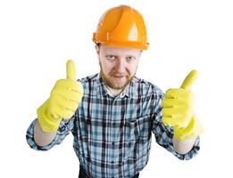 Hombre en un casco y guantes de construcción naranja foto