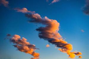 cielo del atardecer como fondo natural foto