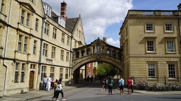 Timelapse de la ciudad de Oxford con el puente de los suspiros en el Reino Unido video