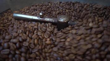 torréfacteur de grains de café frais video