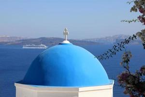 Hermosa vista de Oia en la isla de Santorini, Grecia foto