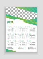 Diseño de calendario de pared de una página 2022. Diseño de calendario de pared 2022. Diseño de calendario de año nuevo 2022. La semana comienza el lunes. plantilla para calendario anual 2022 vector