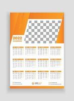 Diseño de calendario de pared de una página 2022. Diseño de calendario de pared 2022. Diseño de calendario de año nuevo 2022. La semana comienza el lunes. plantilla para calendario anual 2022 vector