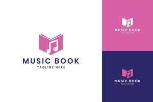diseño de logotipo de espacio negativo de libro de música vector