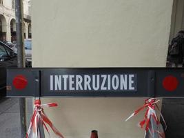 interruzione meaning road closed sign photo