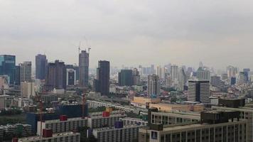 stads panorama bangkok. skyskrapa, stadsbilden i Thailands huvudstad. video