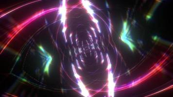 Animation von buntem blauem und rotem Neonlicht, das sich im Tunnel bewegt video